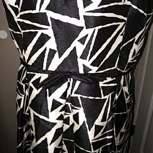 Dressbarn Collection Black & Cream Dress Sz 14 - Picture 5 of 5